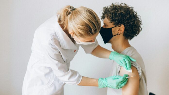 Doctor, Immunization (Photo: Pexels)